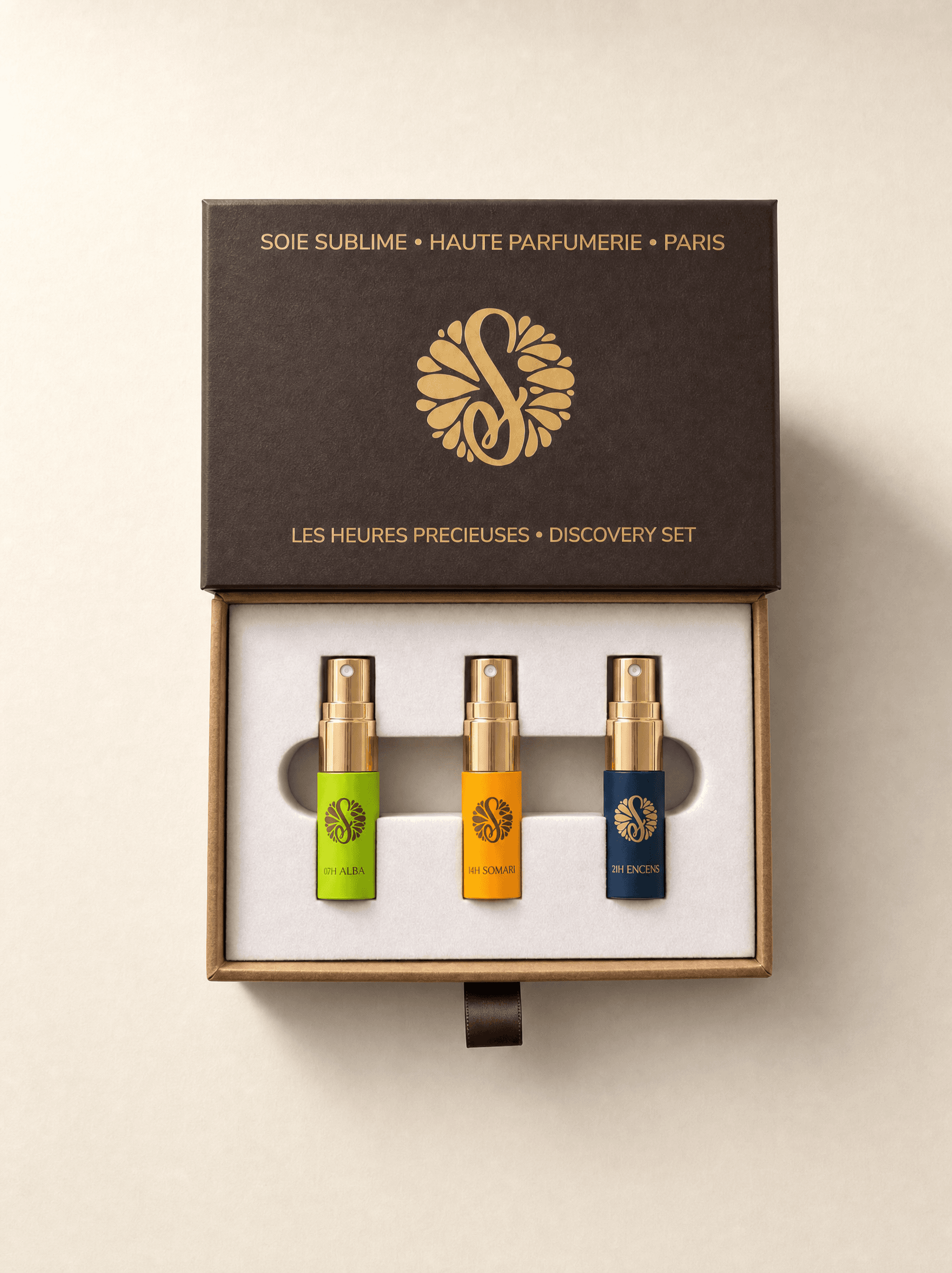 Coffret Découverte Soie Sublime ouvert avec ALBA, SOMARI et ENCENS